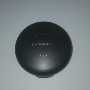 MAC Studio Fix foundation powder NC20